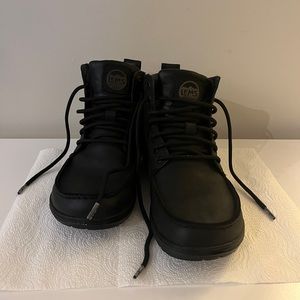 Lems WOMEN'S WATERPROOF BOULDER BAREFOOT / ZERO DROP BOOT, Black, size 8.5
